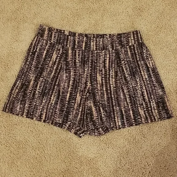 ANN TAYLOR Size 8 Pleated Loose Fitting Shorts - Picture 1 of 7
